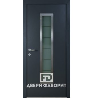 металлическая дверь в коттедж окрашена цинкогрунтом и оборудована стеклом