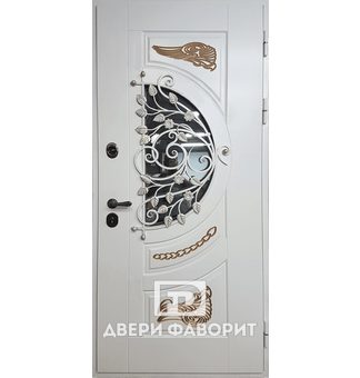 стальная дверь с терморазрывом украшена декоративной ковкой