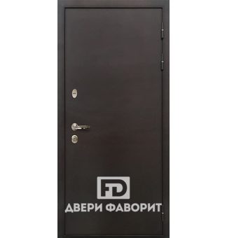 дверь металлическая с терморазрывом, окрашена чёрным цинкогрунтом