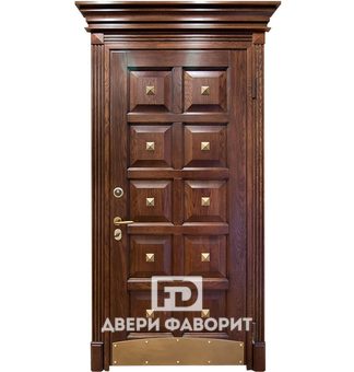 Дверь входная с отбойником, отделка массив