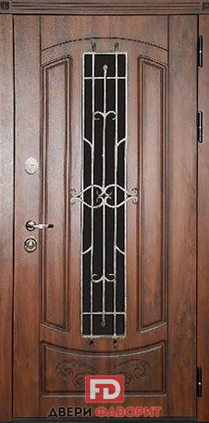 стальная дверь с ковкой и стеклом в коттедж, отделка шпоном
